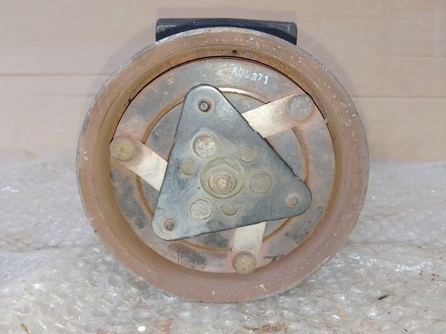 Компресор кондиціонера 8200600122 RENAULT