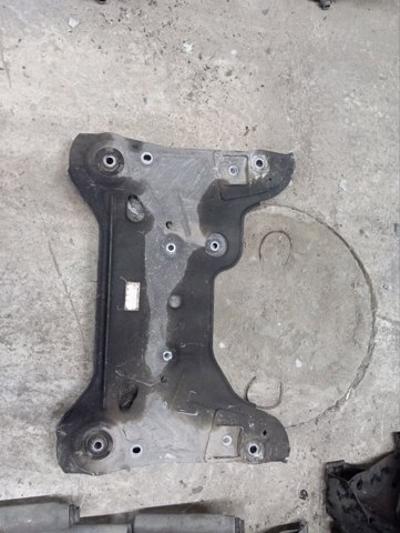 Сайлентблок переднього підрамника 8200626965 RENAULT