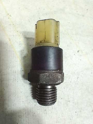 Датчик показника тиску масла 8200670467 RENAULT