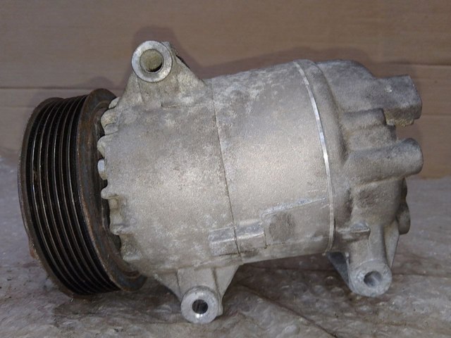 Компресор кліматичної установки 8200678499 RENAULT