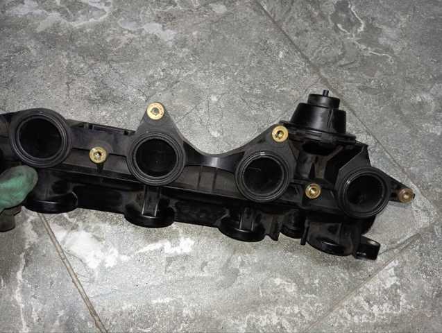 Колектор впускний 8200694029 RENAULT