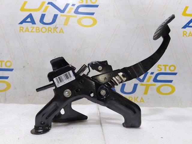 Педаль і привід управління зчепленням Renault Scenic II