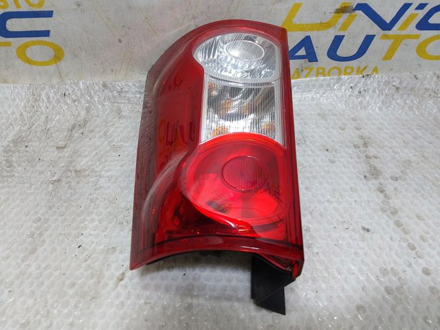 Задній правий стоп 8200864610 RENAULT