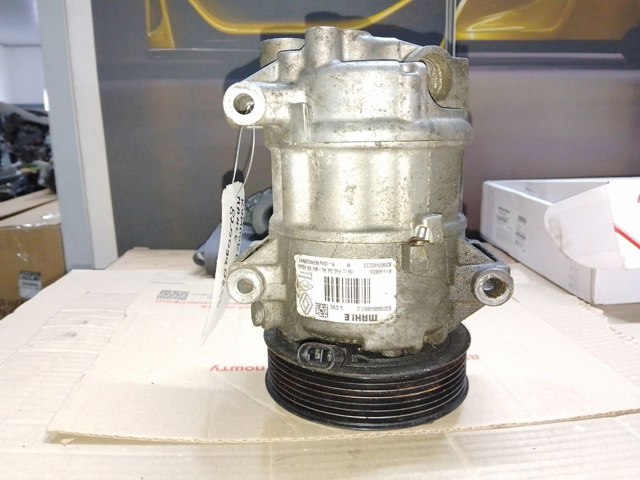 Компресор кондиціонера 8200940233 RENAULT