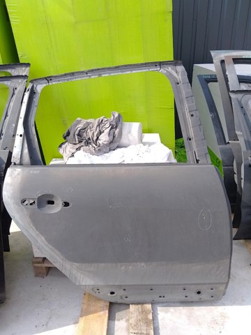 Двері задні, праві 821001572R RENAULT