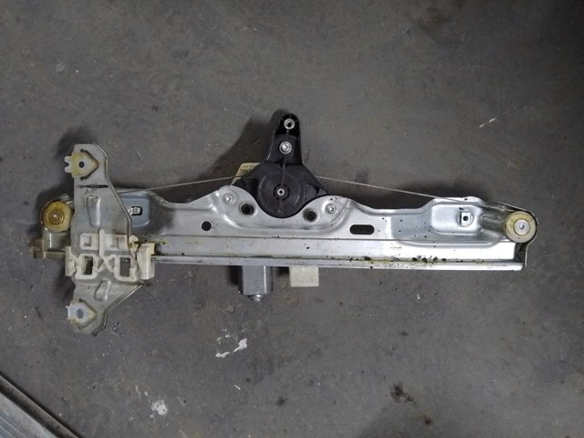 Механізм склопідйомника двері задньої, правої 827203827R RENAULT