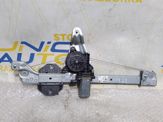 Склопідйомник задніх правих дверей 827206057R RENAULT