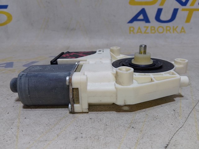 Двигун стеклопод'емника двері задньої, правої 827306548R RENAULT