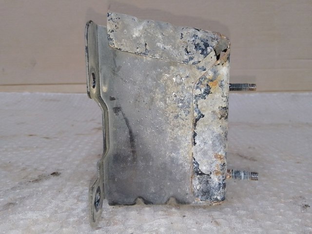 Кронштейн підсилювача заднього бампера 852103NF0A NISSAN