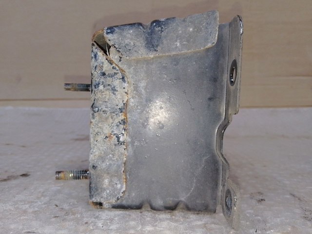 Кронштейн підсилювача заднього бампера 852113NL0A NISSAN