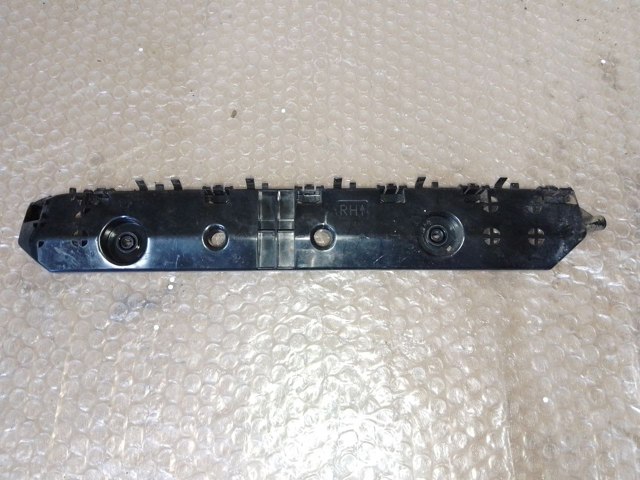 Кронштейн бампера заднього, правий 852265SK0A NISSAN