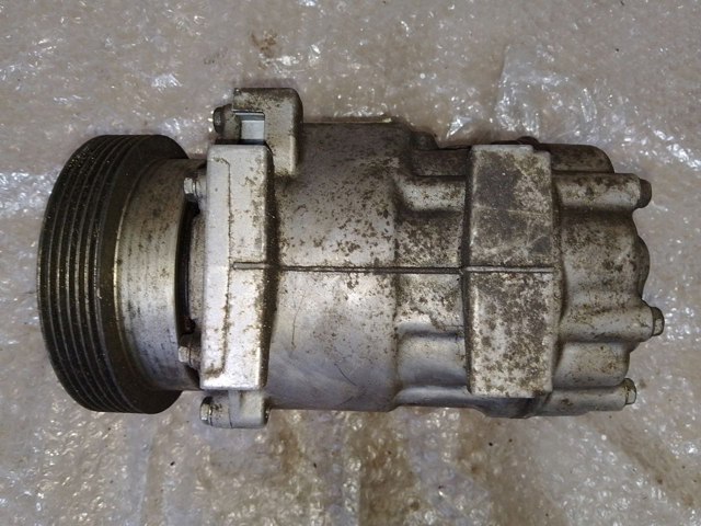Компресор кондиціонера 926000097R RENAULT