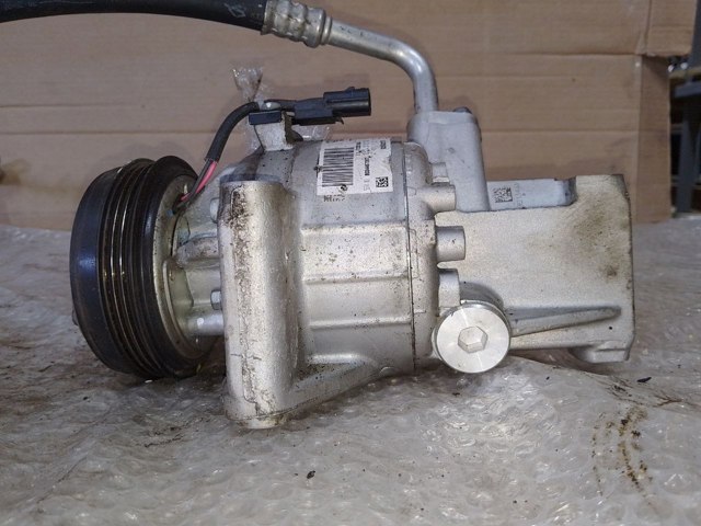 Насос кондиціонера 926000287R RENAULT
