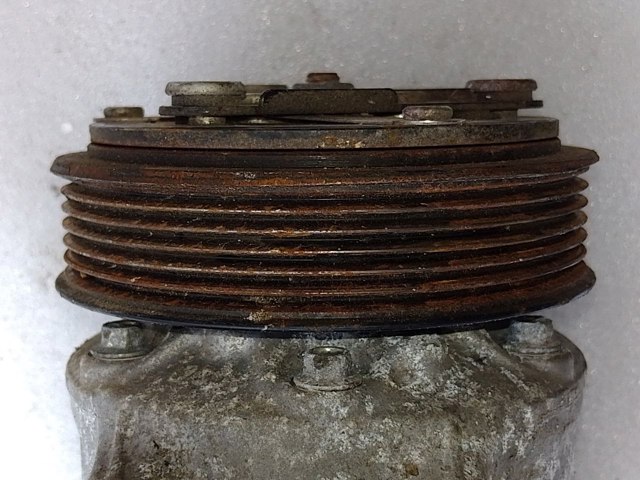 Компресор кліматичної установки 926002410R RENAULT