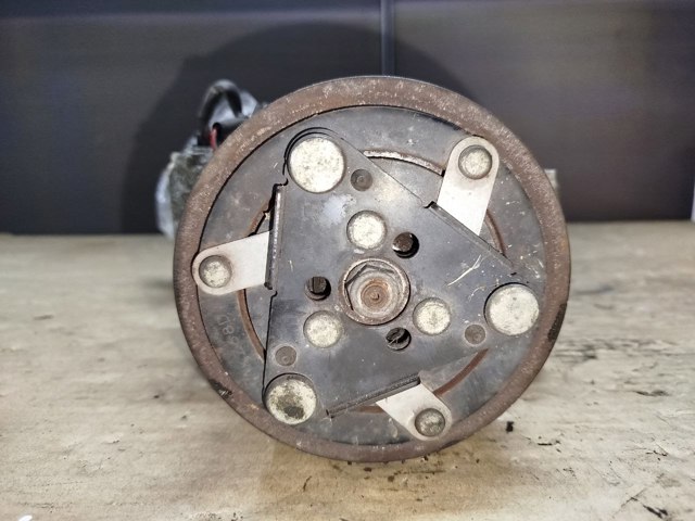 Компресор кондиціонера 926003404R RENAULT