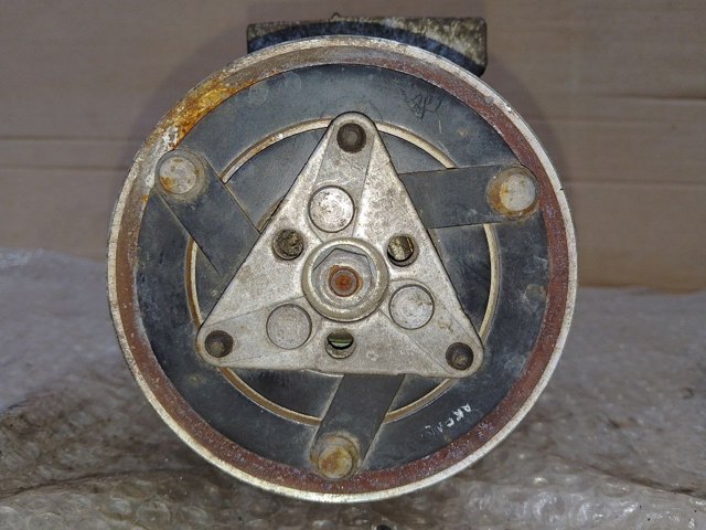 Компресор кондиціонера 926008670R RENAULT