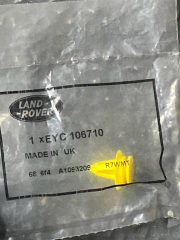 Кліпса бампера переднього EYC106710 LAND ROVER