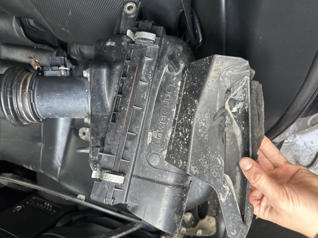 Корпус повітряного фільтра 16500CG000 NISSAN