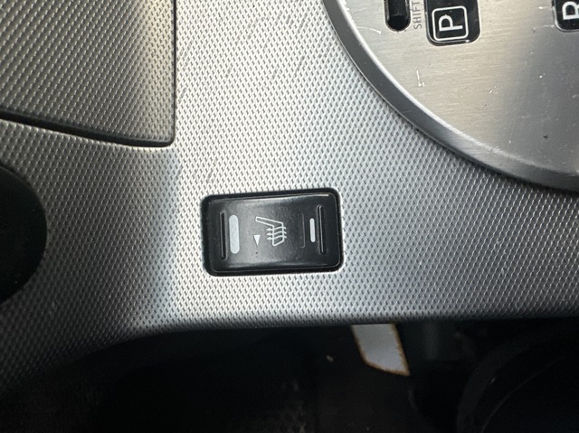 Кнопка вкл.обогрева сидіння 25500AX610 NISSAN