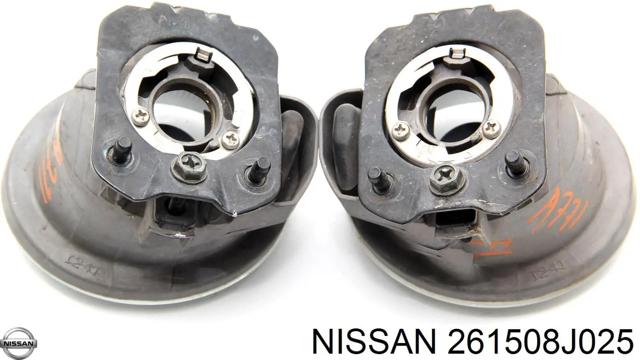 Туманка права 261508J025 NISSAN