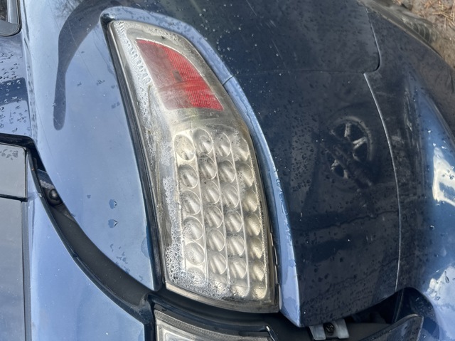 Задній правий зовнішній ліхтар 26550CL025 NISSAN