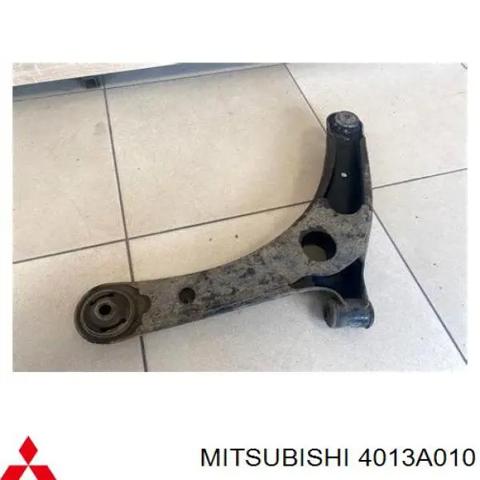 Правий важіль передній нижній підвіски 4013A010 MITSUBISHI