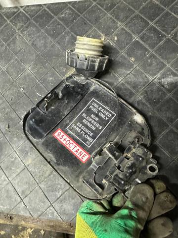 Лючок бензобака / паливного бака Mitsubishi Lancer 9