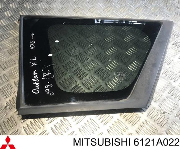 Стукло багажника, праве 6121A022 MITSUBISHI