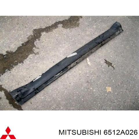 Накладка зовнішня (молдинг) порога, правий 6512A026 MITSUBISHI