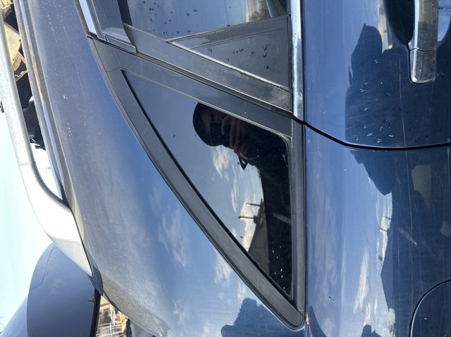 Стукло багажника, праве 83300CG000 NISSAN
