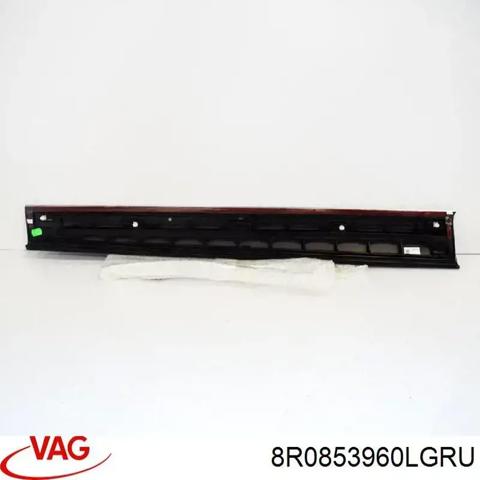 Молдинг передньої правої двері 8R0853960LGRU VAG