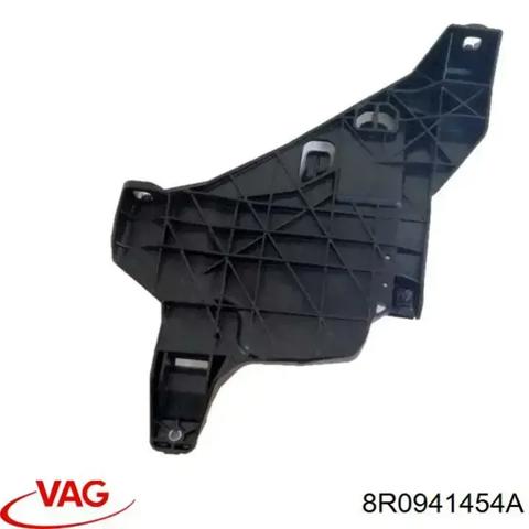 Кронштейн-адаптер кріплення фари передньої, правої 8R0941454A VAG