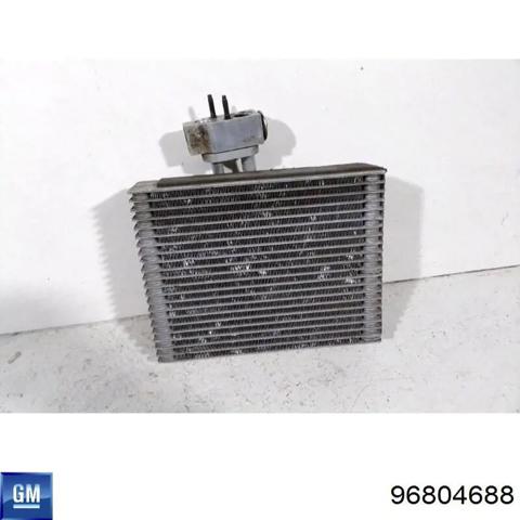 Охолоджувач повітря 96804688 GM