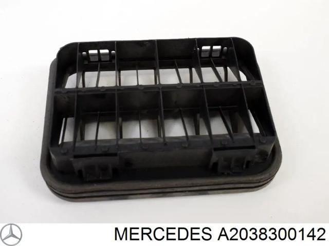 Решітка вентиляційна задня A2038300142 MERCEDES