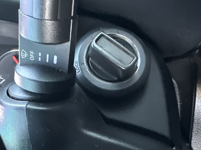 Замок запалювання D8700CG025 NISSAN