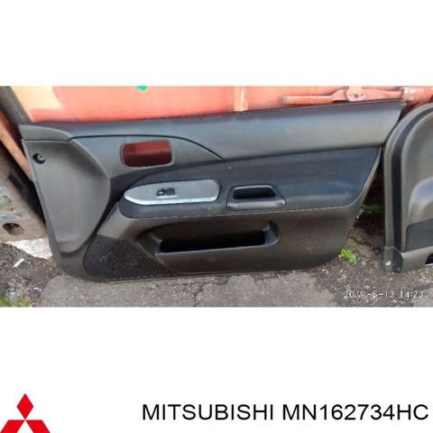 Обшивка-облицювання передньої двері, правою, внутрішня MN162734HC MITSUBISHI