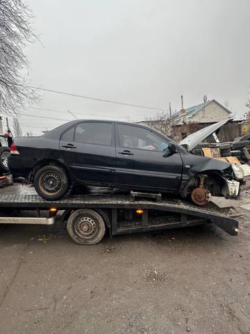 Задня кватирка права MR525826 MITSUBISHI