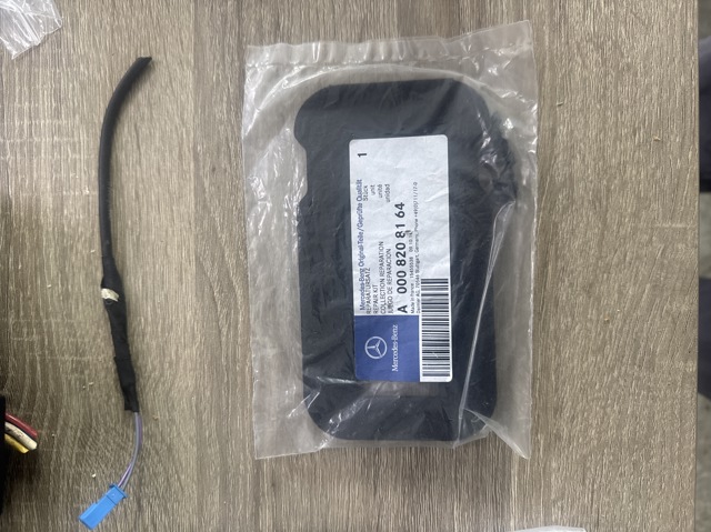 Панель кріплення задніх ліхтарів 0008208164 MERCEDES