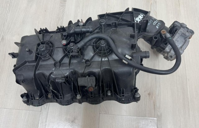 Колектор впускний 11618647975 BMW