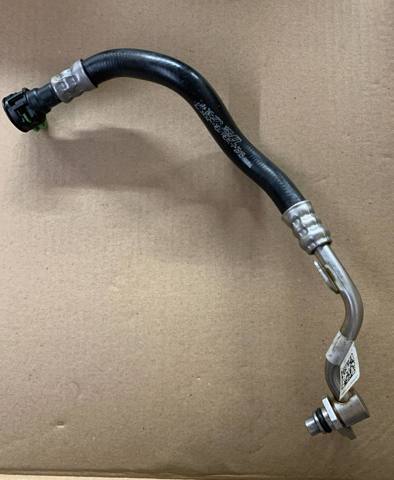 Трубка масляного радіатора АКПП, нижня 8W0317818A VAG