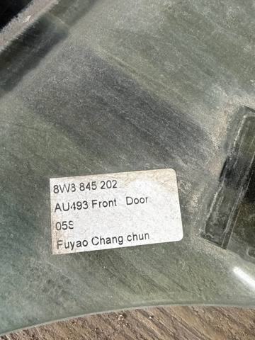 Скло пасажирських дверей 8W8845202 VAG