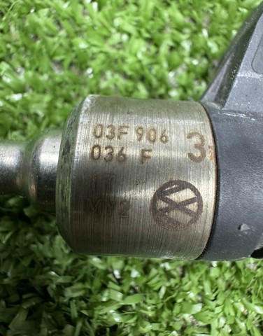 Форсунка вприску палива 03C906036F VAG