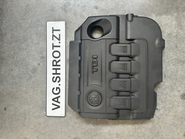 Кришка двигуна декоративна 04L103925N VAG