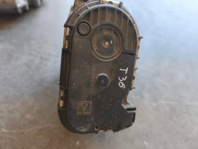 Заслінка повітряна 06K133062R VAG