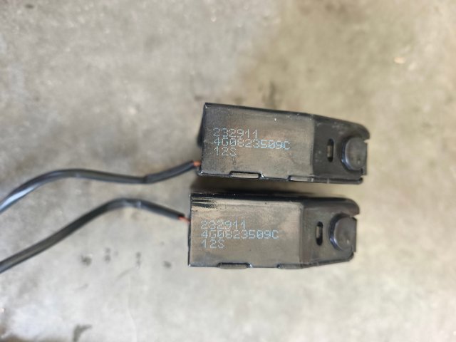 Запор капота (замок і привід замка капота) 4G0823509C VAG