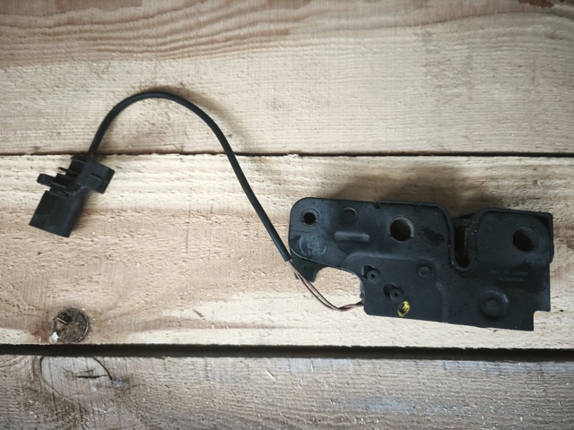 Замок кришки капота 4L0823509 VAG