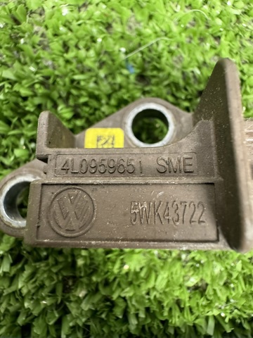 Датчик Ейрбег передній 4L0959651 VAG