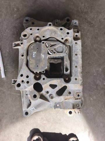 Балка кріплення коробки передач 4M0399263E VAG