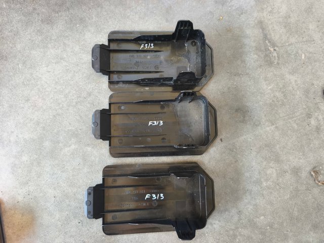 Кришка блоку запобіжників 4M0971981 VAG