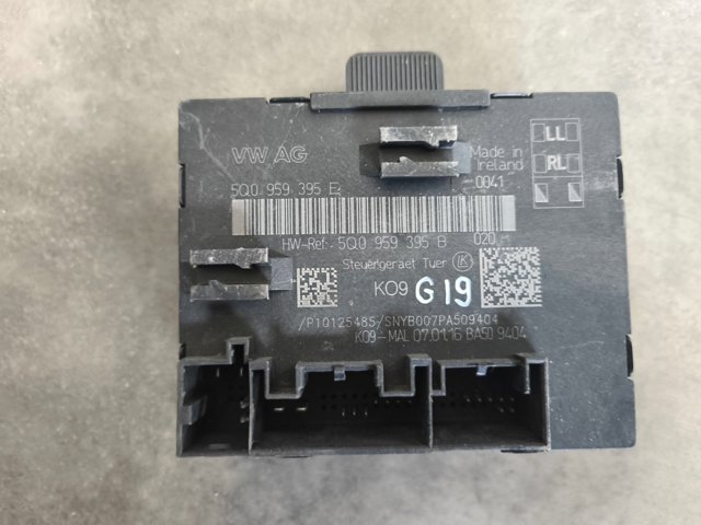 Блок комфорту задніх дверей 5Q0959395E VAG